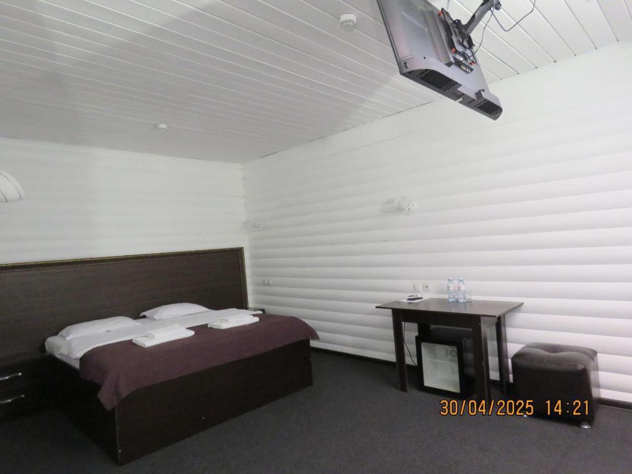Pride Hotel Taras Exterior foto