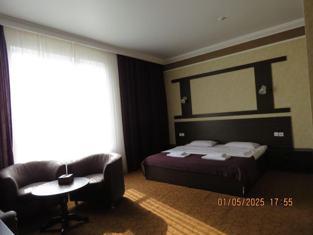 Pride Hotel Taras Exterior foto