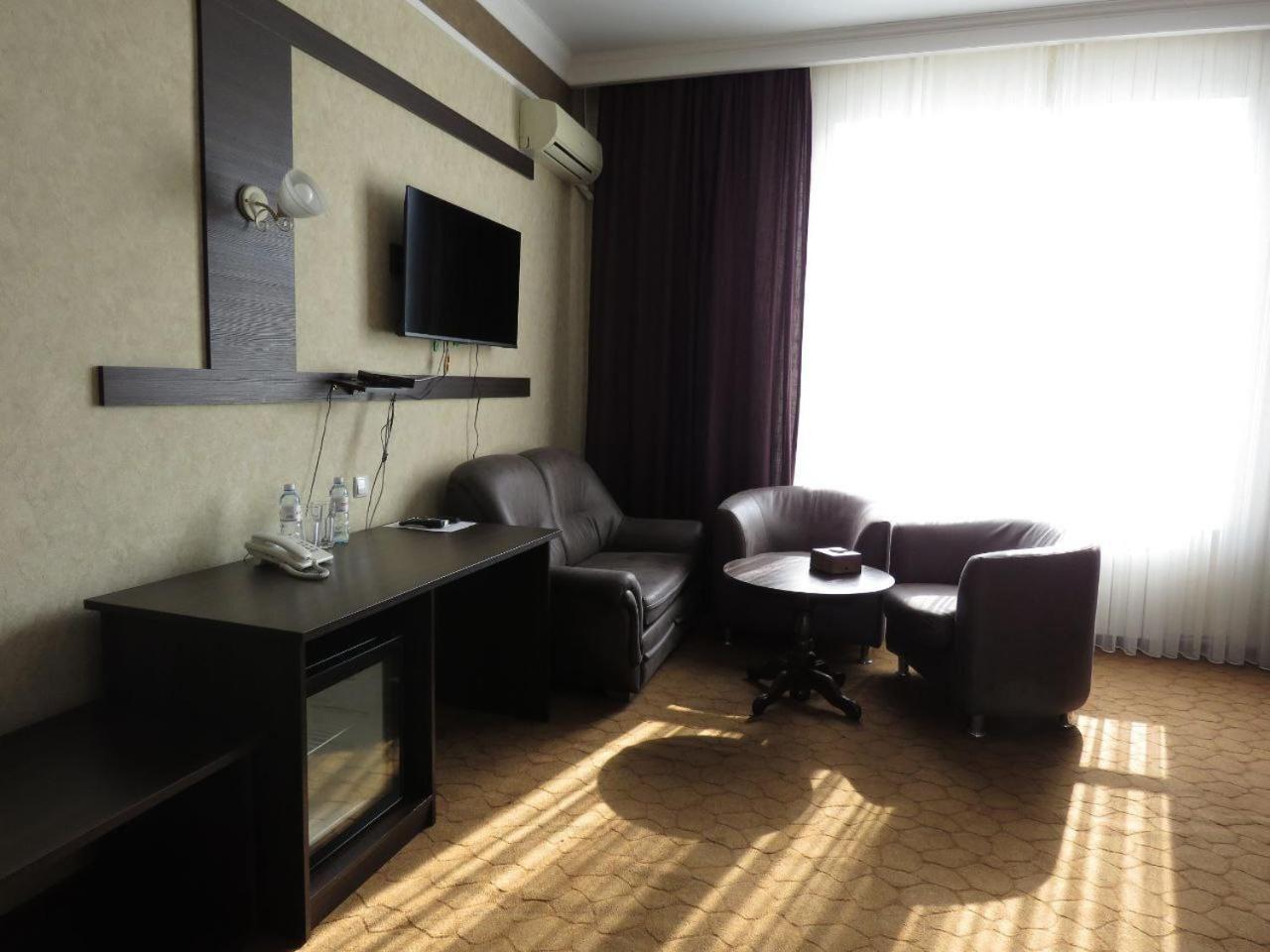 Pride Hotel Taras Exterior foto