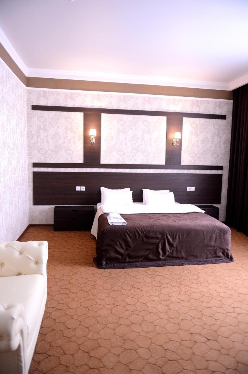 Pride Hotel Taras Exterior foto